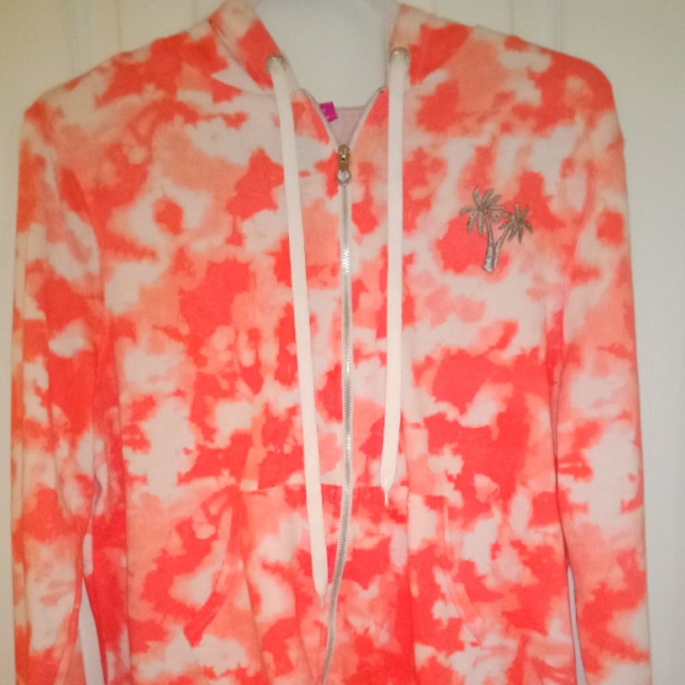 Gently worn ladies hoodie. The pictures are no justice to the fun spunky color
